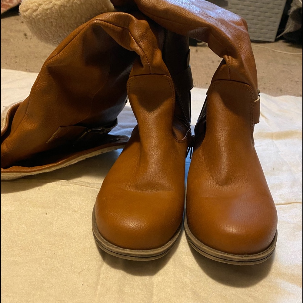 Brown Boot - Picture 2 of 3